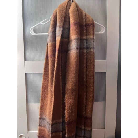 I_NWT! Made with 100% Recycled Polyester Brown Scarf - Picture 1 of 3